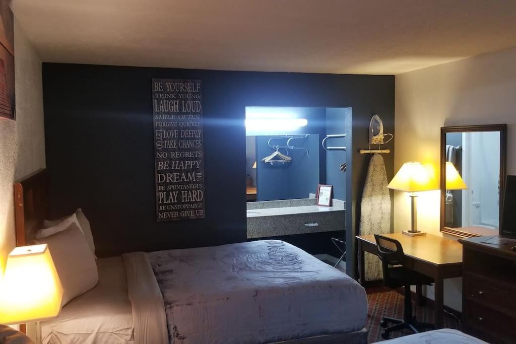 Hotel 2 Queen Beds Hotel Room 237 Booking Stillwater Extérieur photo